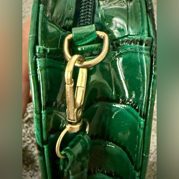 Green Heart-Shaped Crossbody Bag - Picture 6 of 14